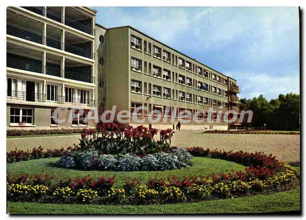Medizinisches Chirurgisches Zentrum der Normandie — Pavillon 3 — Hachette Edition - Vorderseite