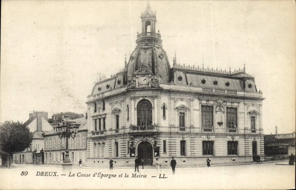 Dreux — Die Sparkasse und das Rathaus — LL. - Vorderseite
