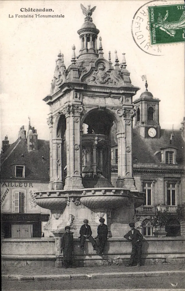 Châteaudun. Fonte Monumental — editor H. Van Labeur, número de série não visível - Frente