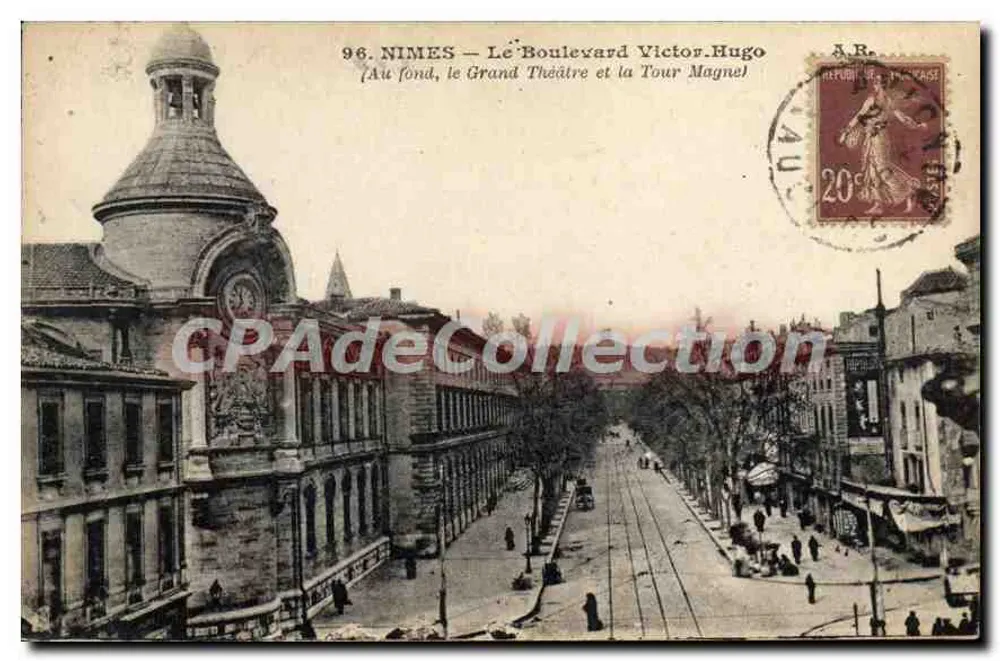 NIMES — O Boulevard Victor Hugo — No fundo, o Grande Teatro e a Torre Magne - Frente