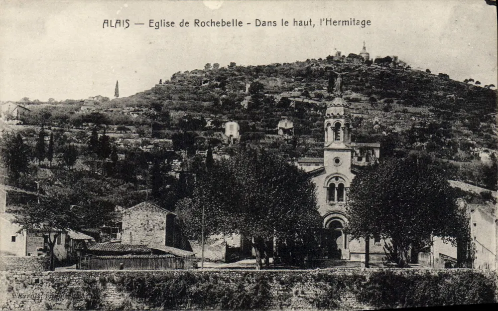 Alaïs — Kirche Rochebelle — Oben, das Hermitage - Vorderseite