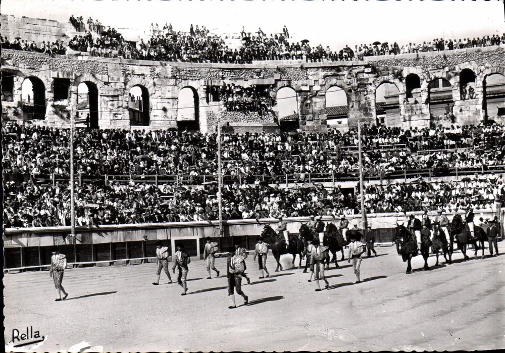 Corridas de touros nas arenas de Nîmes — O « Paseo » — Edições Rella, n°507 - Frente