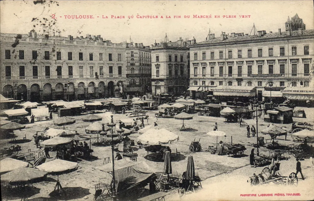 Toulouse - Ansicht der Place du Capitole am Ende des Freiluftmarktes — Phototype Labouche Frères, Toulouse - Vorderseite