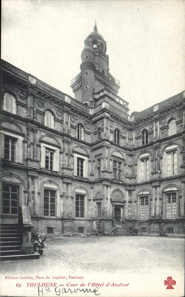 Toulouse — Cour da Hôtel d'Assézat — Edição Castella, Place du Capitole - Frente
