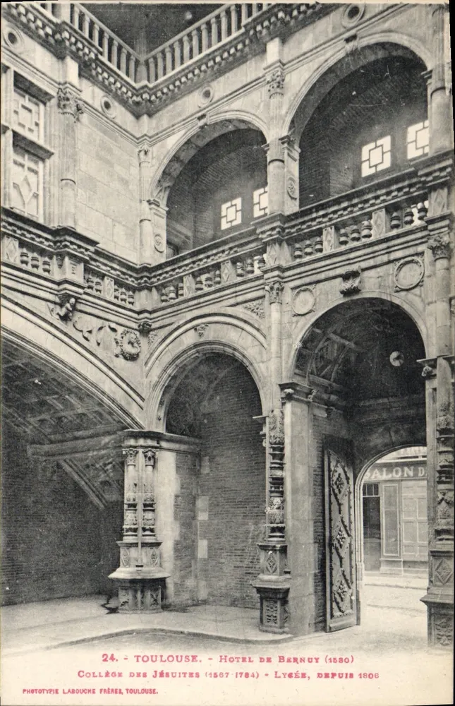 Toulouse - Hotel de Bernuy (1580) - Colégio dos Jesuítas (1587-1784) - Liceu desde 1800 - Frente