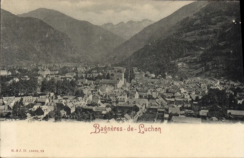 Bagnères-de-Luchon — vista aérea do vilarejo encaixado — R.&J.D. 10836,22 - Frente