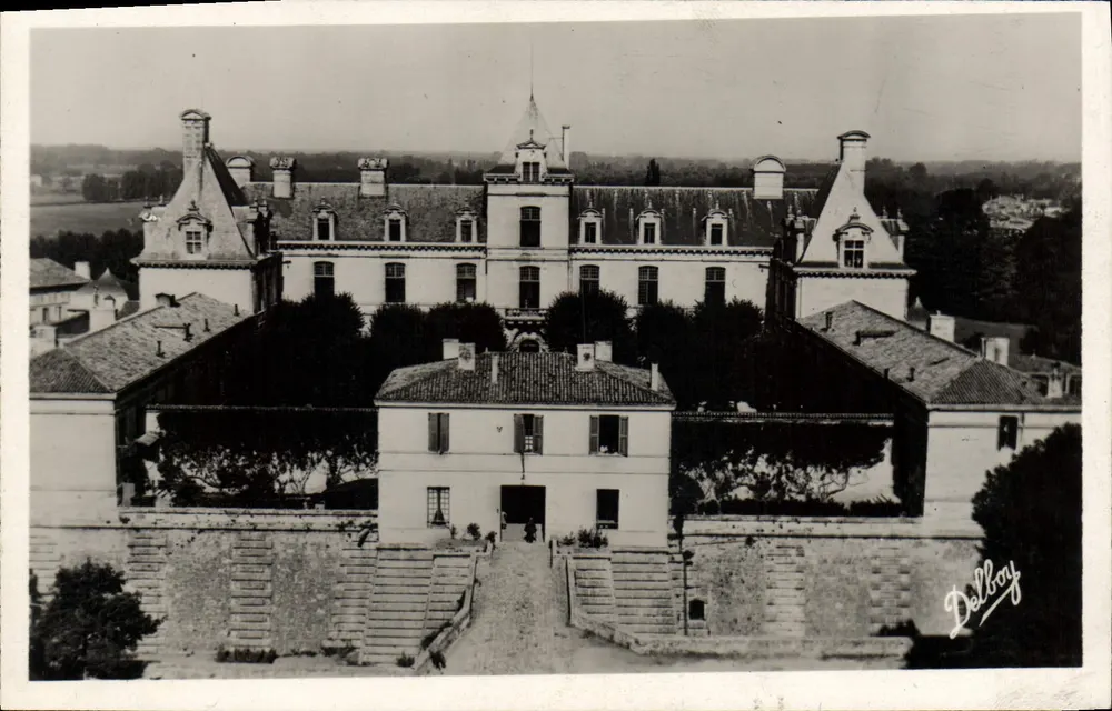 Castelo dos Duques de Épernay — vista aérea — Delbroy - Frente