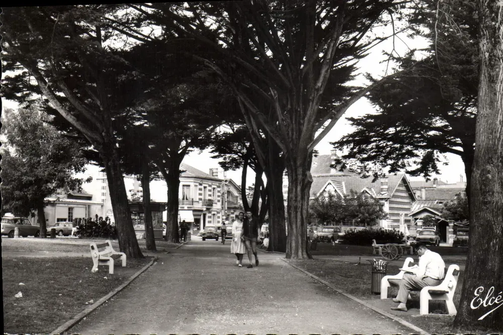 Soulac-sur-Mer — Der Platz der Kirche — L. Chataigneau, Verleger - Vorderseite
