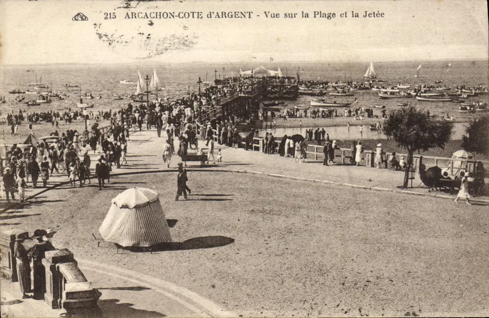 Arcachon-Côte d'Argent — Ansicht der Strandpromenade — Verlag: Côte d'Argent, Nr. 215 - Vorderseite