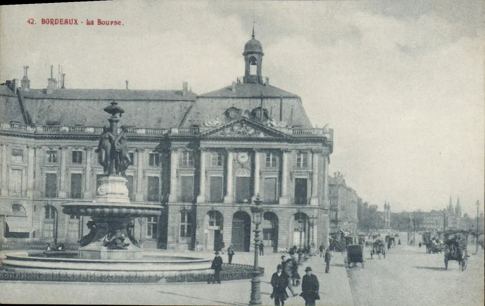 Bordeaux - A Bolsa — vista da praça com fonte e edifícios - Frente