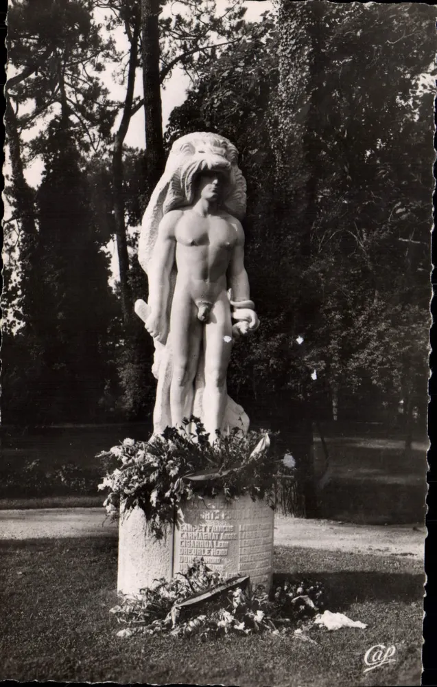 Arcachon - Côte d'Argent - Monumento da Resistência — (Claude Bouscant, escultor) - Frente