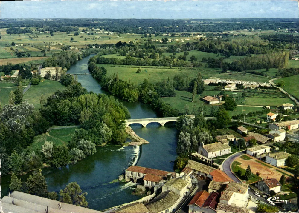 St-Seurin-sur-l'Isle — Visão geral aérea — A vales da Isle — Impressor Combier - Frente