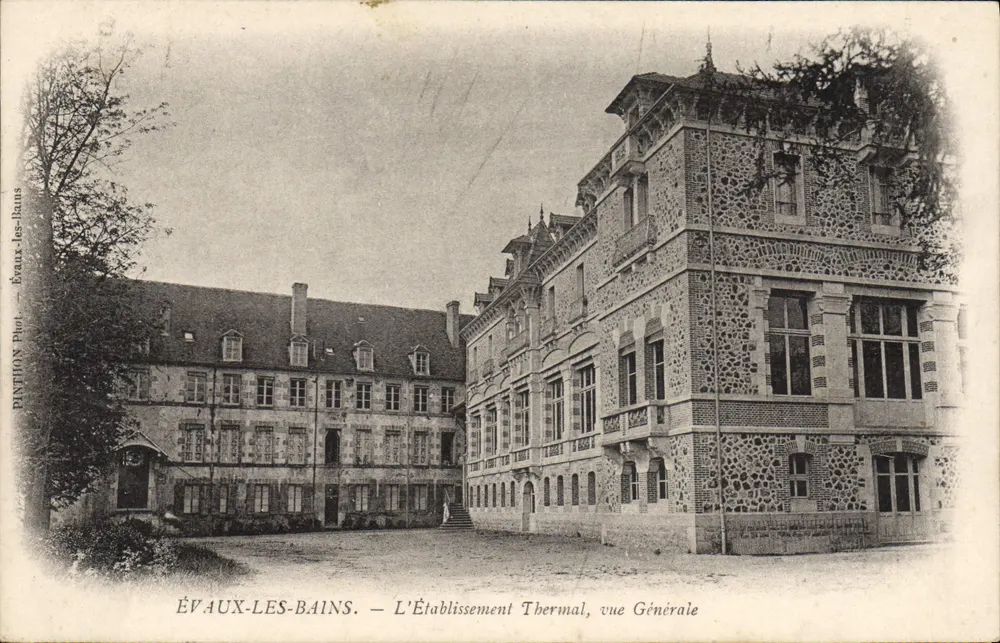 ÉVAUX-LES-BAINS — Das Thermalbad, allgemeiner Blick — PINTUOY Fot. Évaux-les-Bains - Vorderseite