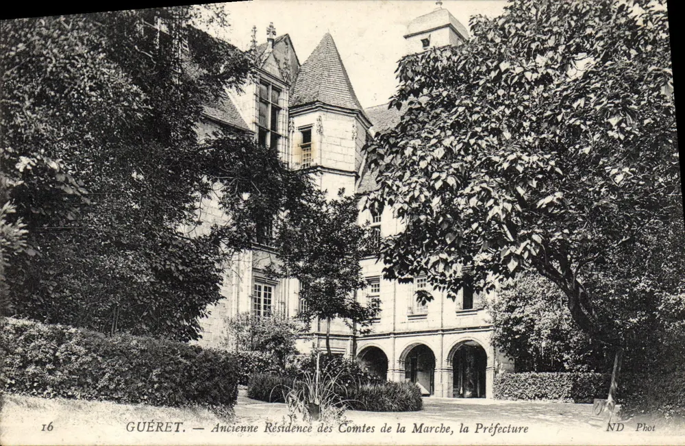 Guéret — Antiga Residência dos Condes da Marcha, a Prefeitura — ND Phot - Frente