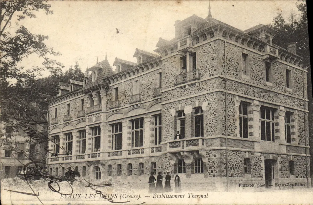 EVAUX-LES-BAINS (Creuse) — Estabelecimento Termal — Pinthon, fot. — Evaux-les-Bains - Frente