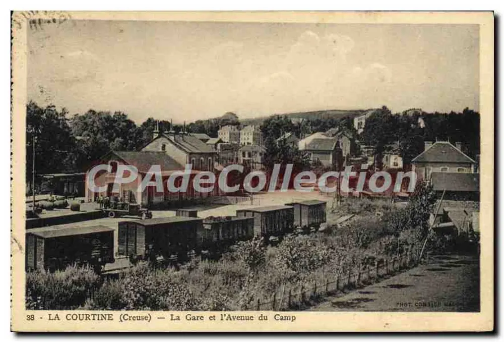 La Courtine (Creuse) — Der Bahnhof und die Avenue du Camp — Fot. Conaire - Vorderseite