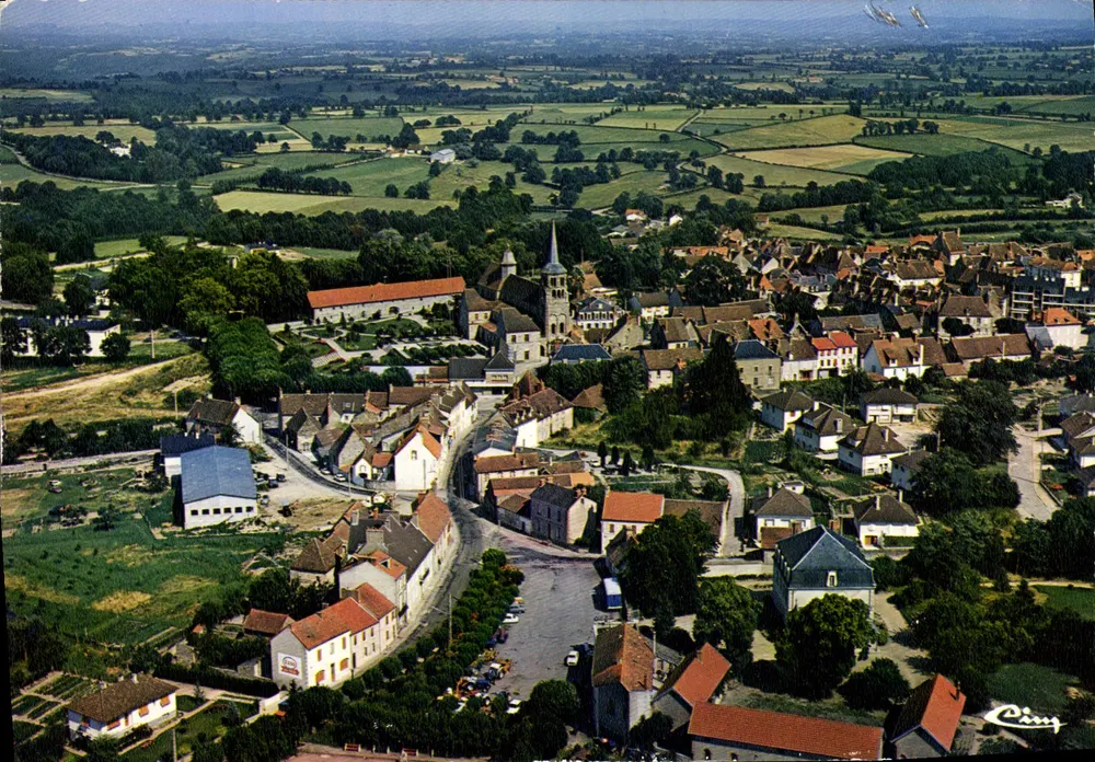 EVAUX-les-BAINS (Creuse) — Luftbild des Dorfes und seiner Umgebung — Cing - Vorderseite