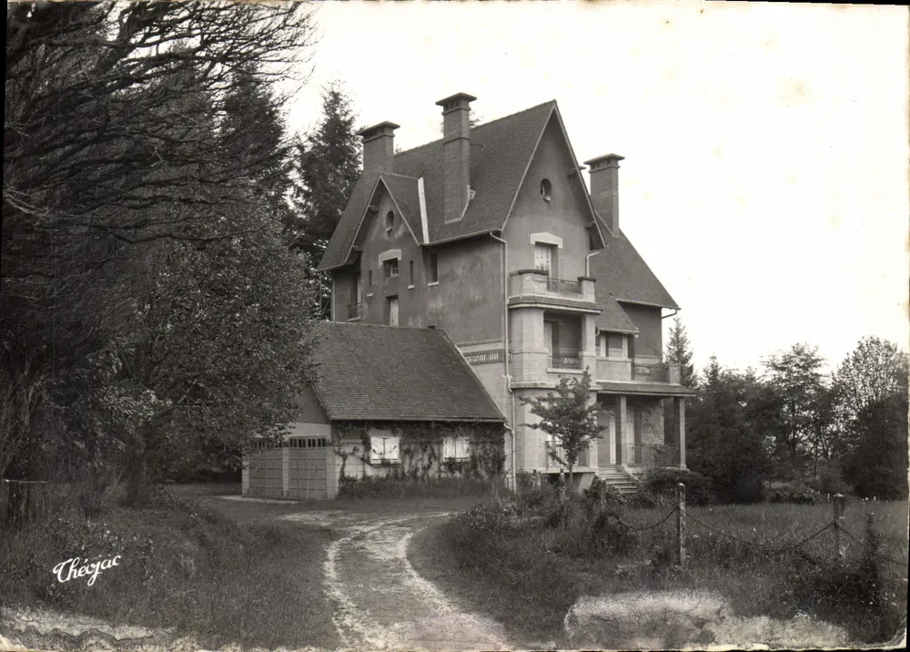 Villa in Saint-Yrieix-la-Montagne — Théyjac — Moderne Editionen - Vorderseite