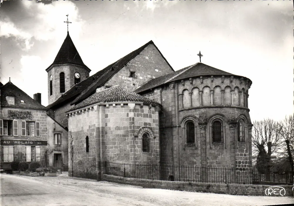 Igreja de Ahun (Creuse) — Abside romana classificada século XII — Editor Fotográfico Châteauroux - Frente
