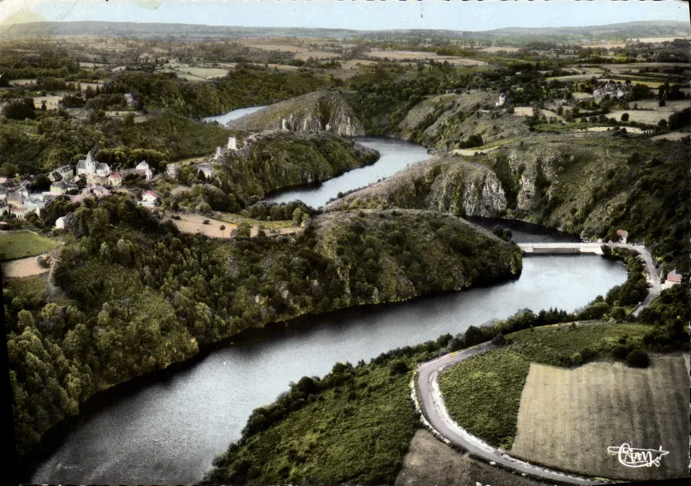 La Creuse Pittoresca — Vista panorâmica aérea — COMBIEUR IMPRIMEUR MACON - Frente