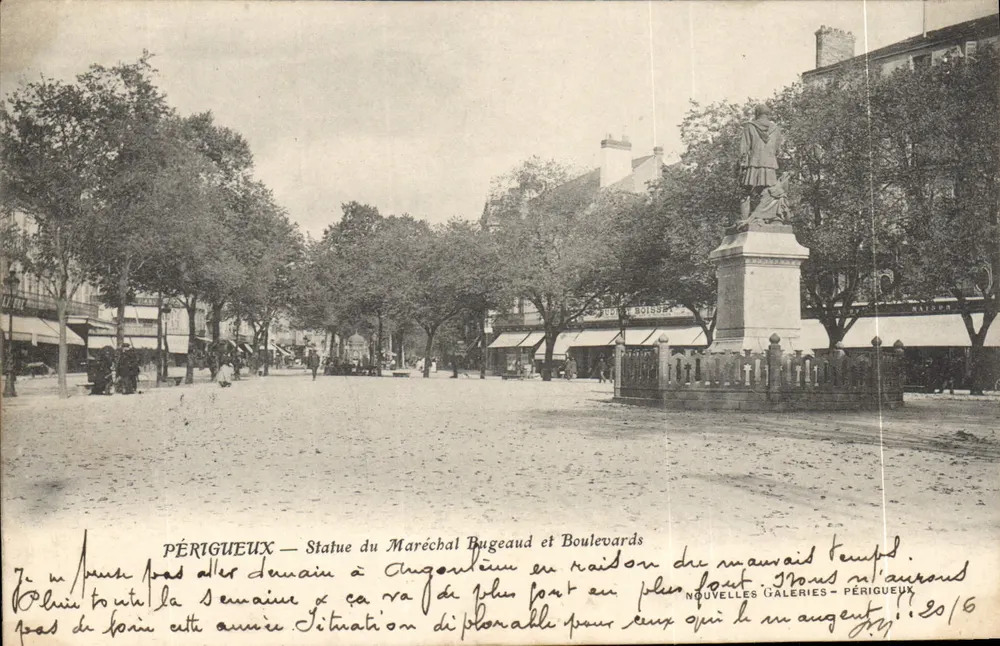 Périgueux — Estátua do Mariscal Bugeaud e Boulevards — Novas Galerias - Frente