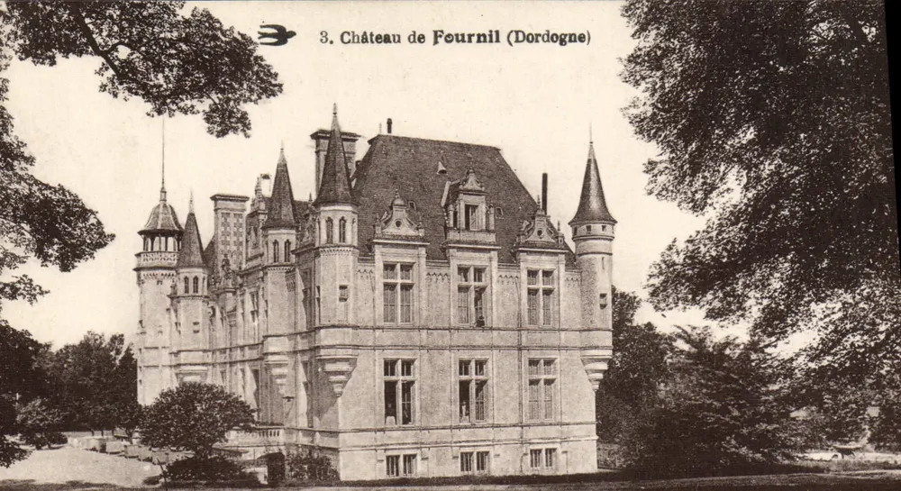 Castelo de Fournil (Dordogne) — vista do castelo com telhados de ardósia e torres — editor desconhecido, n°3 - Frente