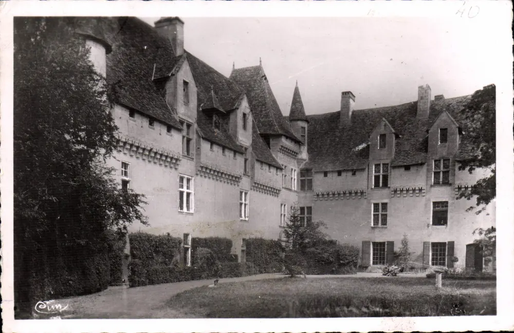 Castelo de Neuvic-sur-l'Isle — Dordogne — Foto J. Toullain - Frente