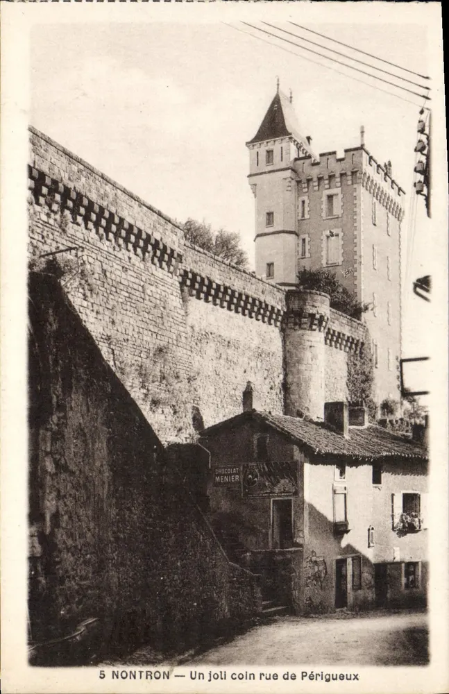 Nontron — Ein hübscher Straßenabschnitt der rue de Périgueux — Verlag J. M. Lacotte - Vorderseite