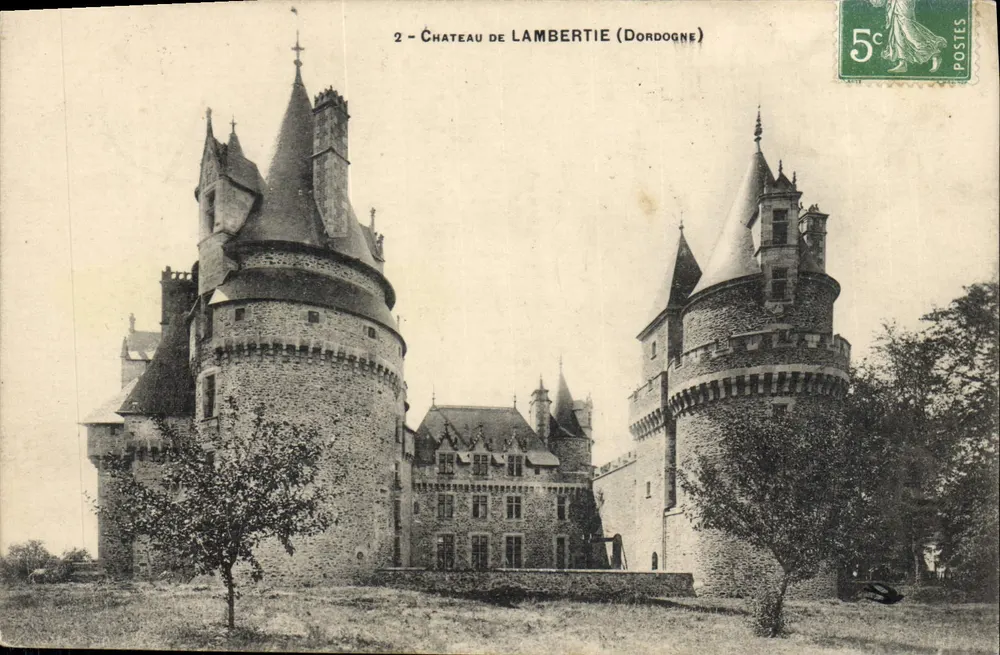 Castelo de Lambertie (Dordogne) — vista do castelo com torres redondas — editor desconhecido, n°2 - Frente
