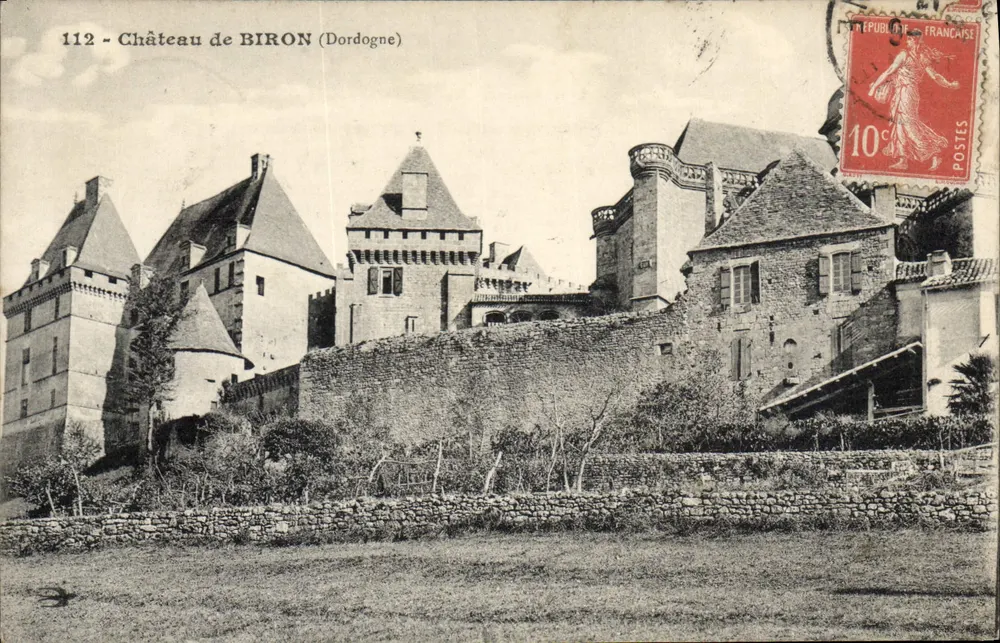 Castelo de BIRON (Dordogne) — vista do castelo com muralha e telhados — editor desconhecido, n° 112 - Frente