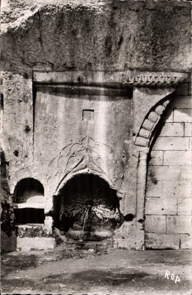 Wunderbare Fontäne von Saint-Sienire — Brantôme-en-Périgord — Photo R.O.P. - Vorderseite