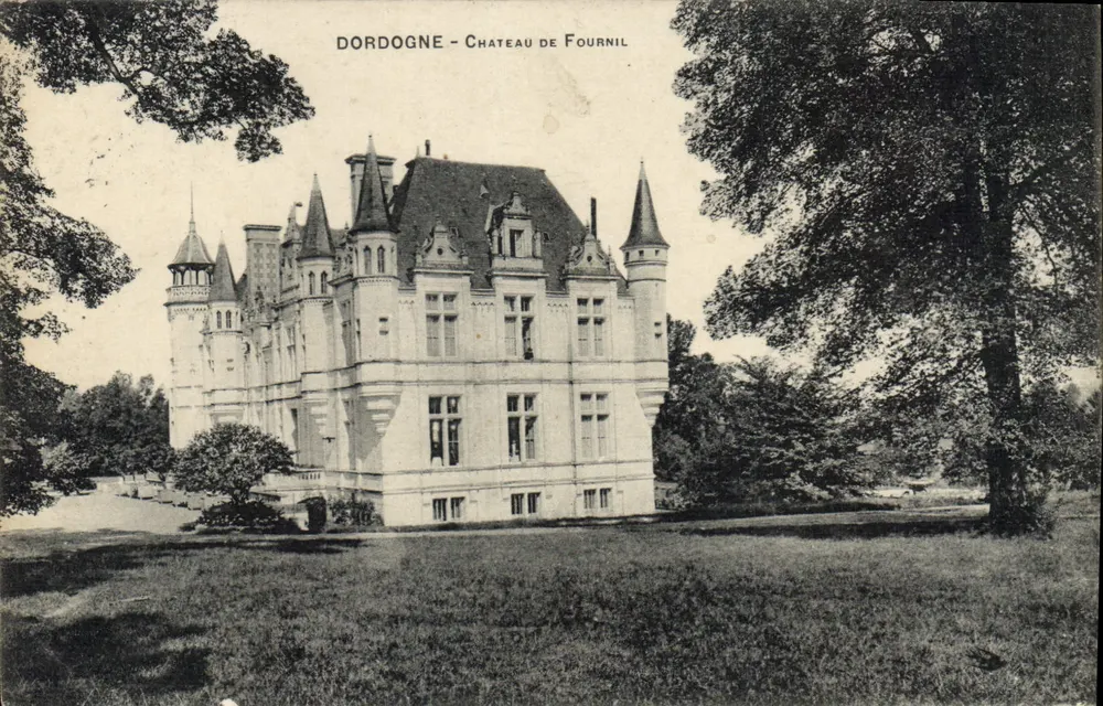 Dordogne - Château de Fournil — vue du château avec toits en ardoise et tourelles — éditeur non identifié - Recto