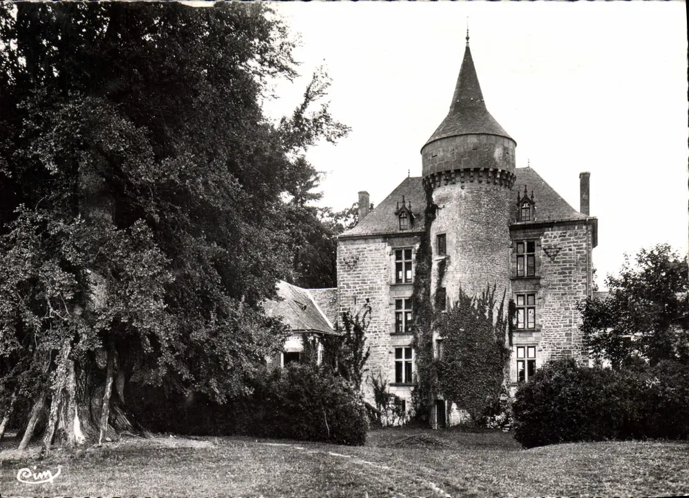 Castelo de Pelvézy — Saint-Genies (Dordogne) — CIM - Frente