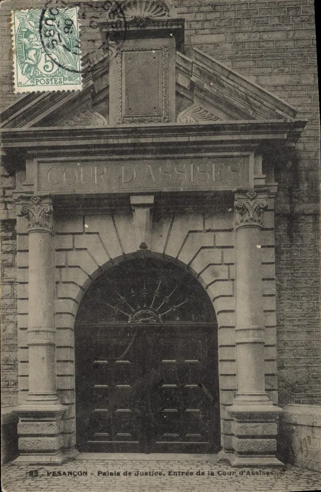 PESANÇON - Palast der Gerechtigkeit, Eingang zur Schwurgerichtshalle - Vorderseite