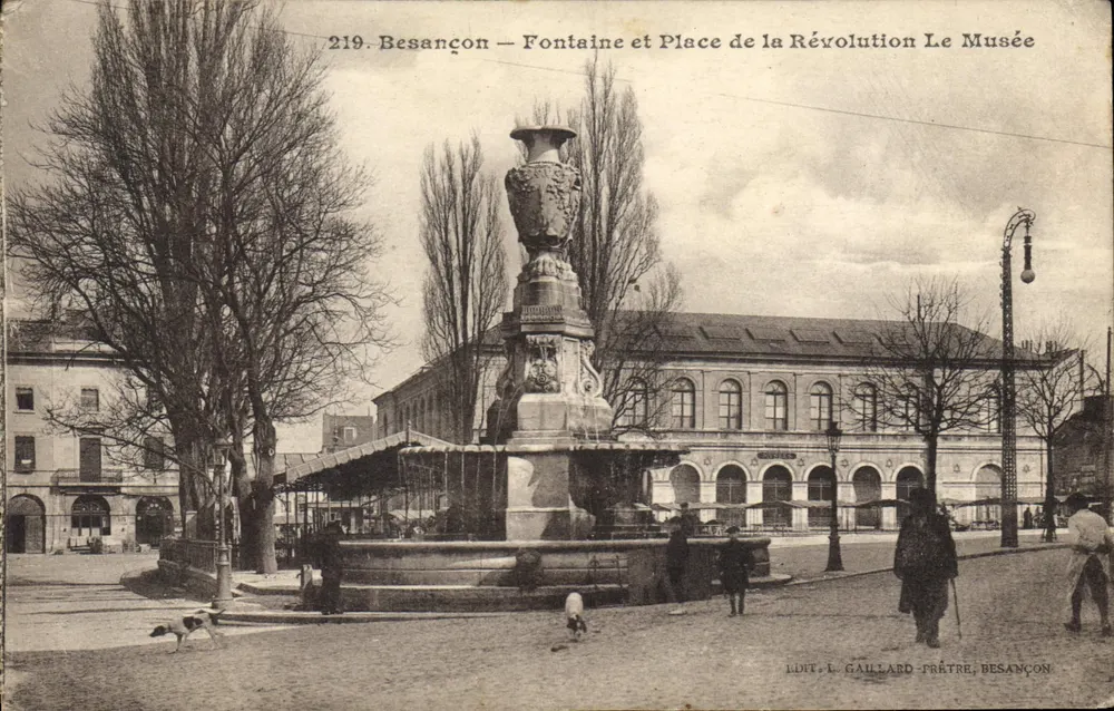 Besançon — Fontäne und Place de la Révolution Le Musée — L. Gaillard-Prêtre, Besançon - Vorderseite
