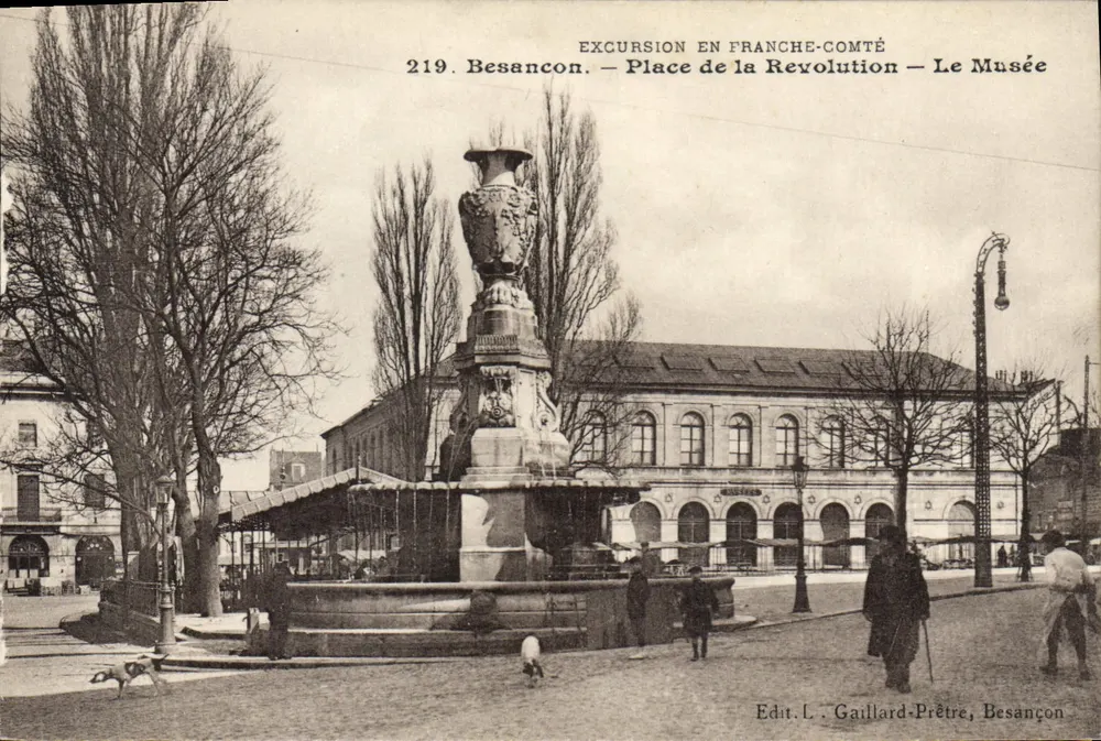 Besançon — Place de la Révolution — O Museu — L. Gaillard-Prêtre, Besançon - Frente