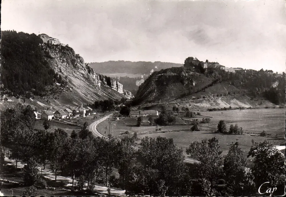 La Cluse e i Forti — Vicinanze di Pontarlier — Vista generale — Cie des Arts Photomécanique, Parigi - Recto