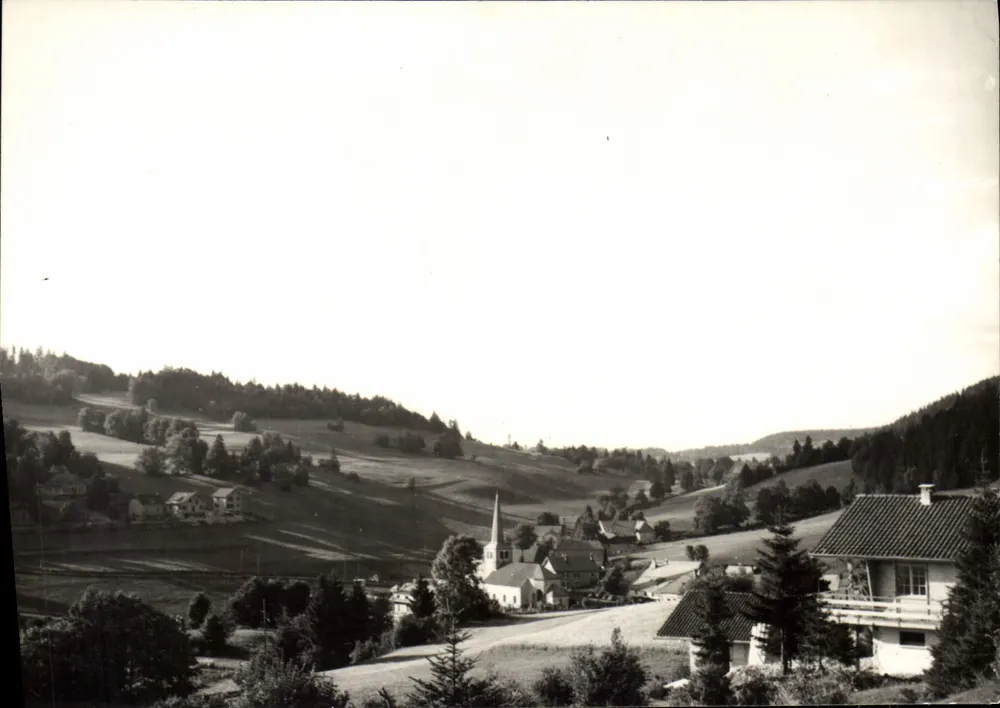 Landschaft des Haut-Doubs — Les Hôpitaux-Neufs (alt. 1.000 m.) und seine Umgebung — Photo Stainagre - Pontarlier - Vorderseite