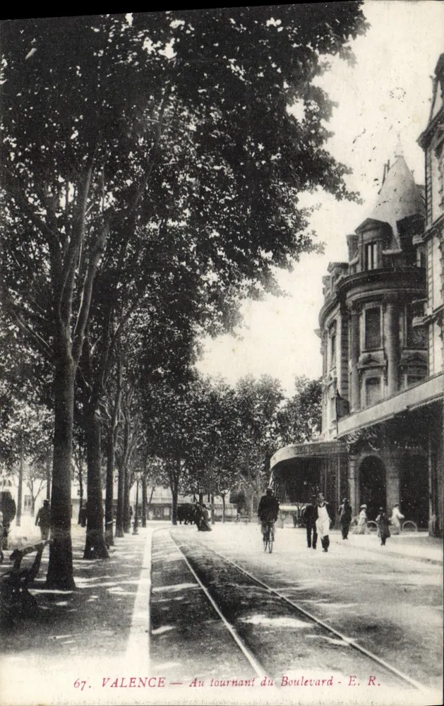 Valence — No entroncamento do Boulevard — E. R. — n°67 - Frente