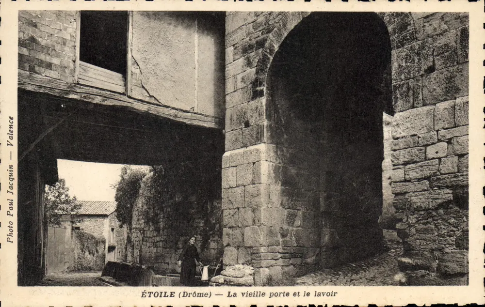 ÉTOILE (Drôme) — Die alte Tür und das Waschhaus — Foto Paul Jacquin — Valence - Vorderseite