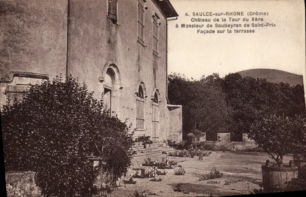 Saulce-sur-Rhône (Drôme) — Schloss La Tour du Vère, Fassade von der Terrasse — Soree Père et Fils, Valence - Vorderseite