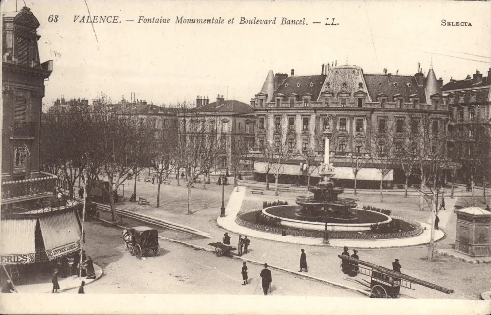 Valence — Fonte Monumental e Boulevard Bancel — LL. — Selecta - Frente