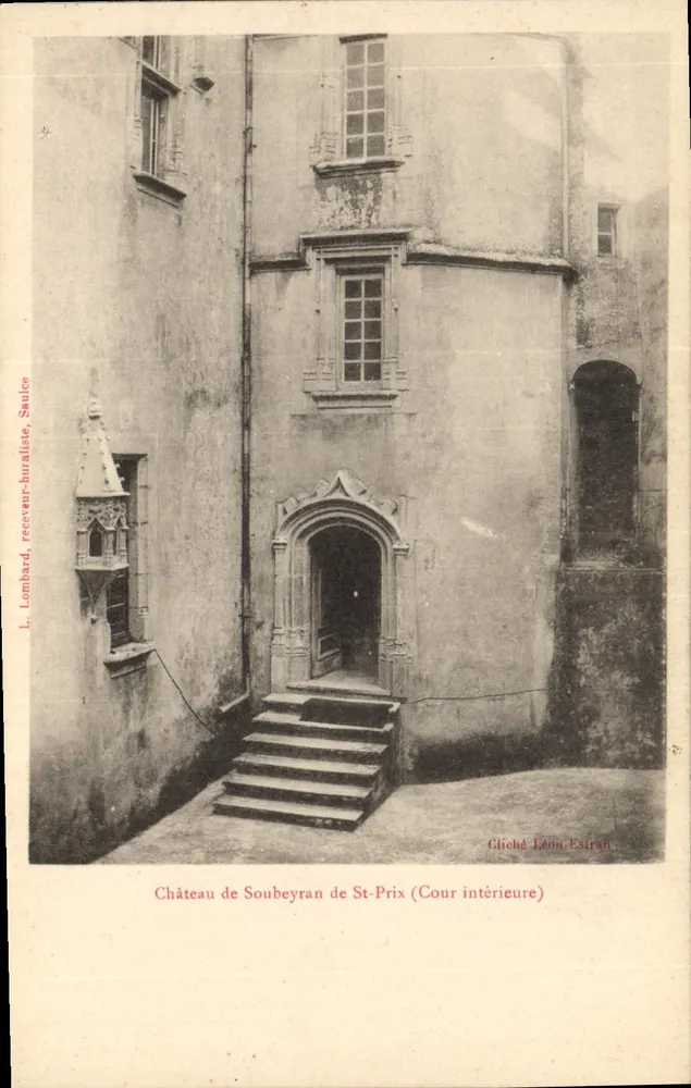 Castelo de Soubeyran de St-Prix — Cour interne — L. Lombard, receveur-burialiste, Sauce - Frente
