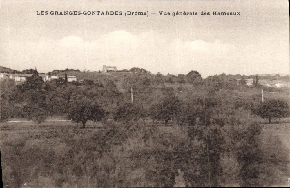 Les Granges-Gontardes (Drôme) — Allgemeiner Blick auf die Gehöfte - Vorderseite
