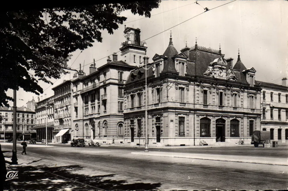 Valência — O Posto e a Caixa de Economia — C.A.P. Foto Real - Frente