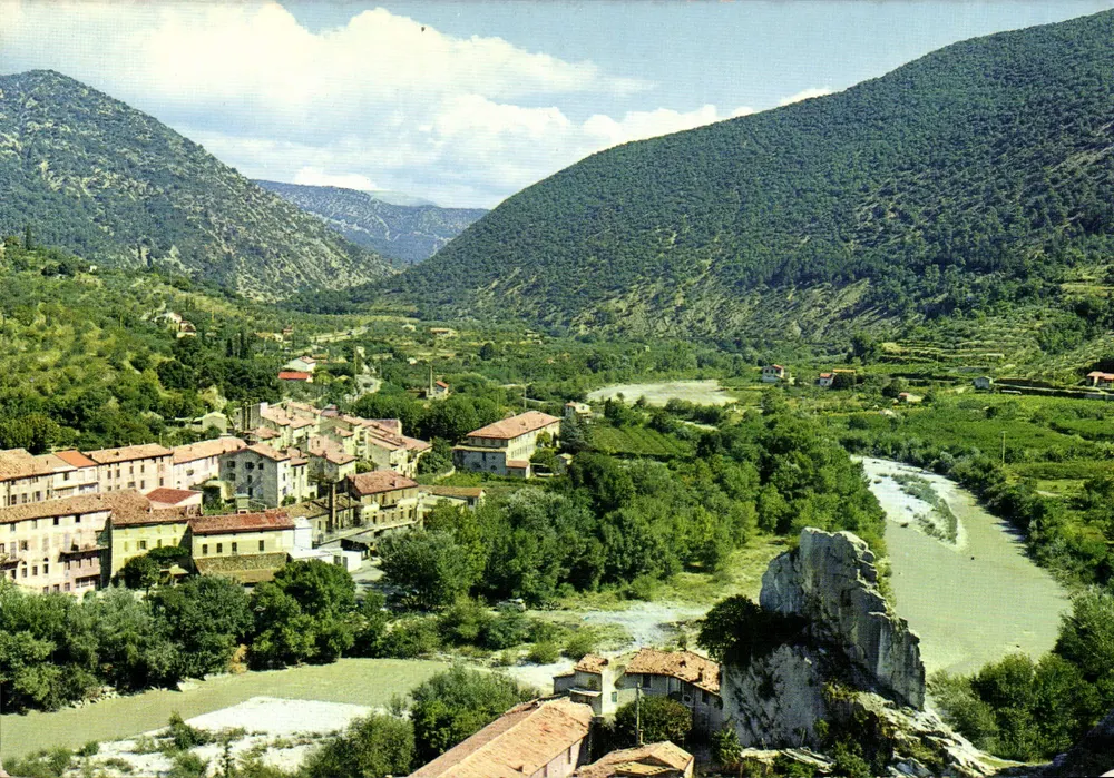 Nyons (Drôme) — Vista geral e o Aygues — Edições MAP - Frente