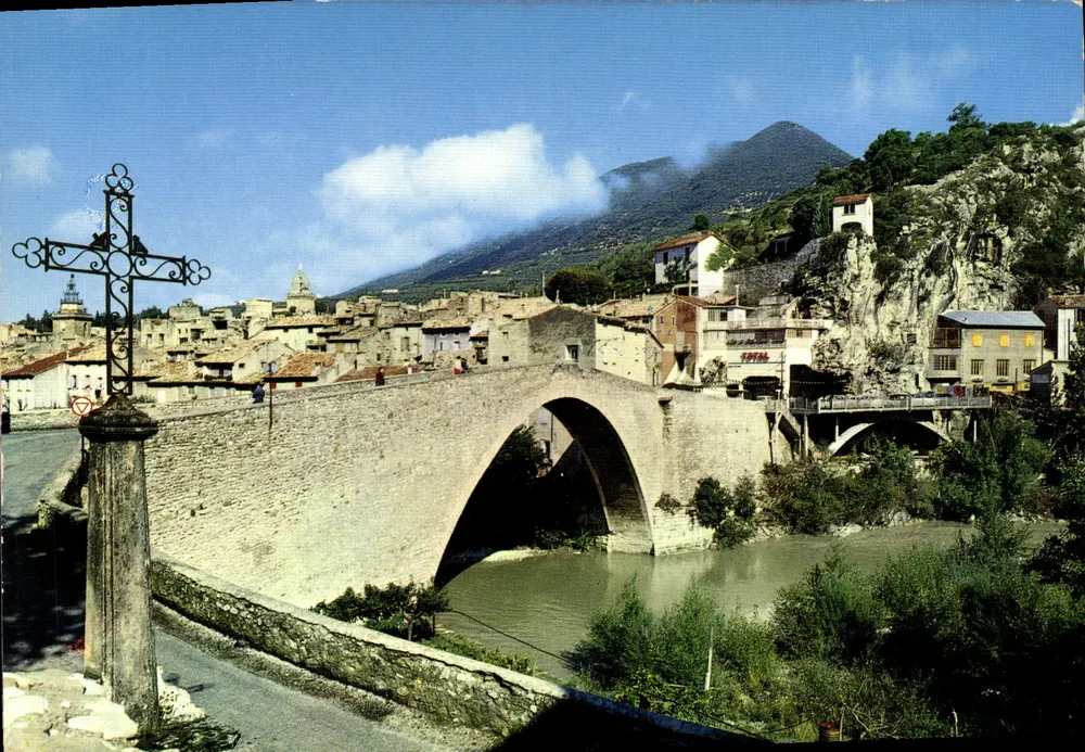 Nyons (Drôme) — Der Römische Brücke und eine Ecke der Stadt — Les Éditions MAR, Nice - Vorderseite