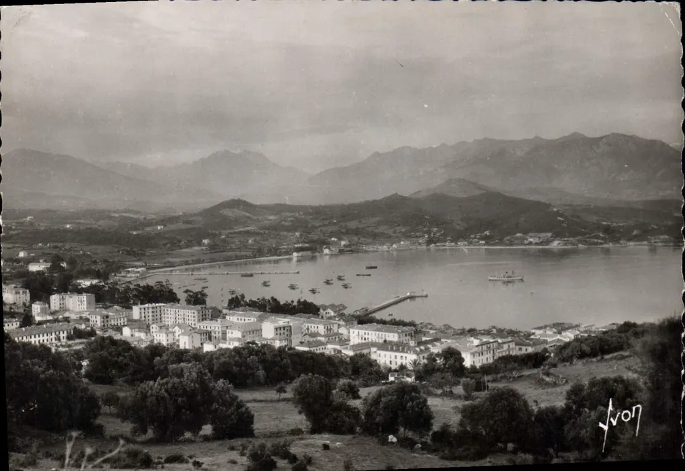 Ajaccio (Córsega) — Vista geral da estação hidrotermal — Les Éditions d'Art, Paris, n° 971 - Frente