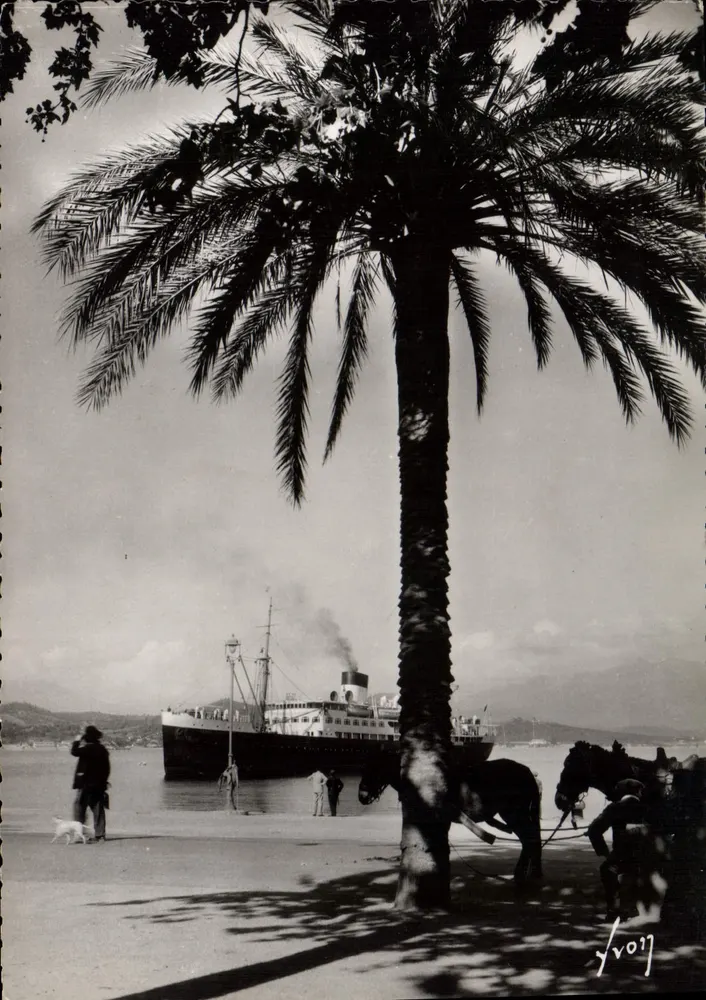Ajaccio (Córsega) — Quai Napoléon e o "Pascal Paoli" — Edições de Arte "YVOY" - Frente