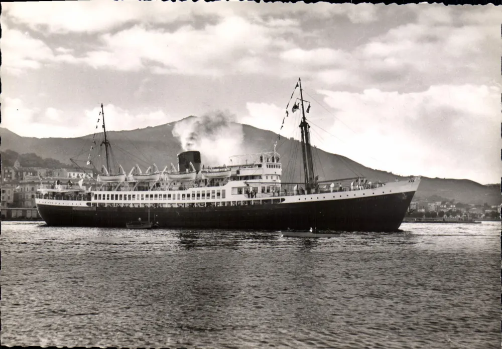 A Corse, ilha da Beleza — O navio de vapor "Sampiero-Corsio" — Edições M.-C. Miramont - Frente